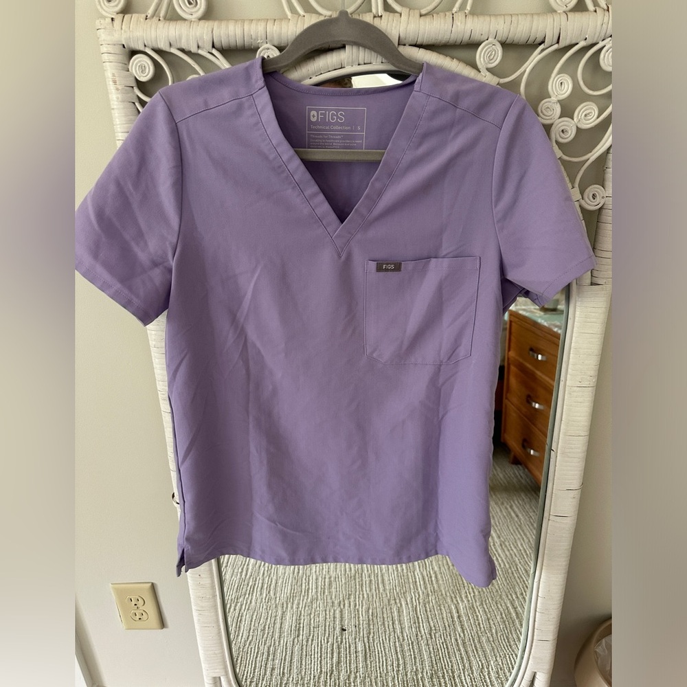 Figs Catarina Lavender Dew Scrub Top